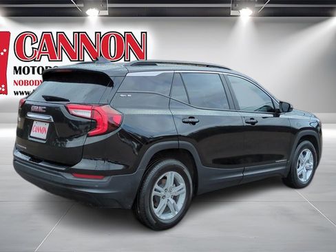 Used 2024 GMC Terrain SLE w/ Driver Convenience Package image 5