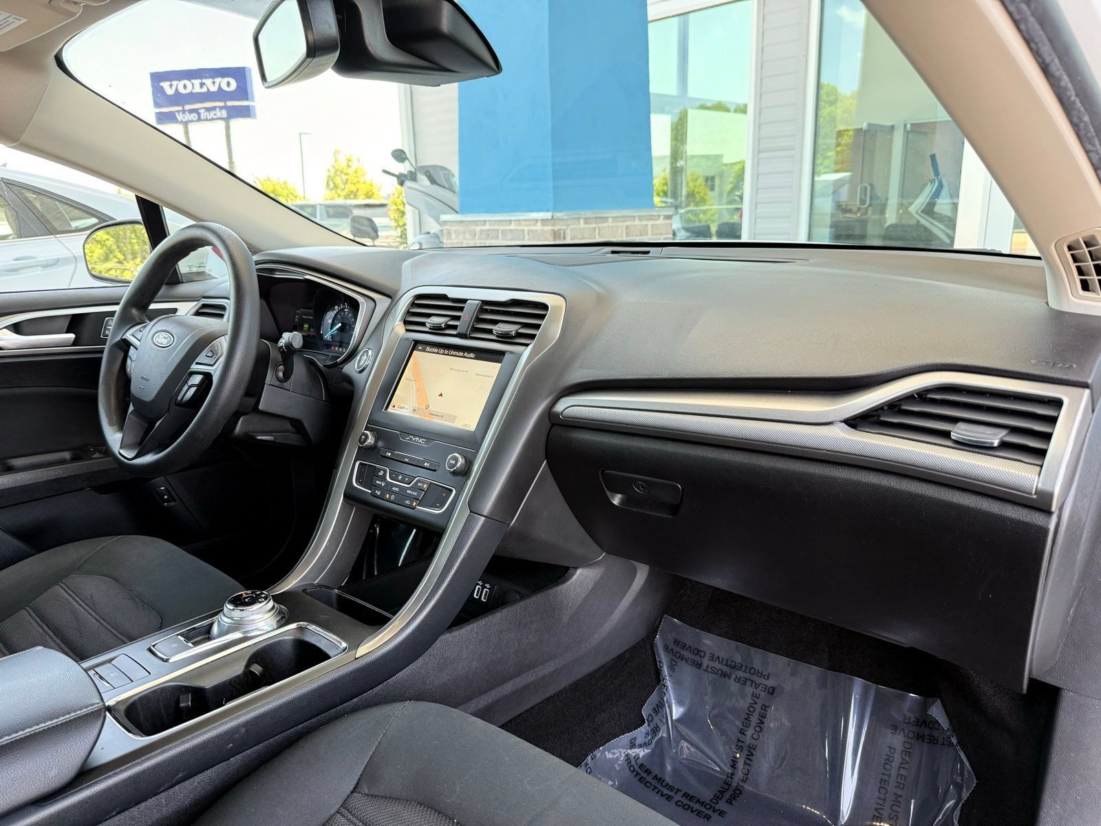 Used 2019 Ford Fusion SE FWD image 25