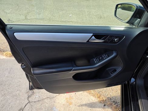 Used 2014 Volkswagen Jetta SE FWD image 19