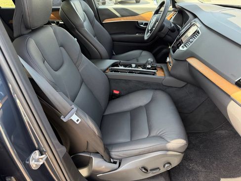 Certified 2025 Volvo XC90 T8 Plus AWD/4WD image 15