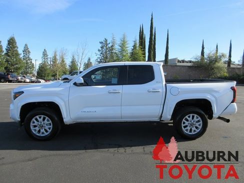 Certified 2025 Toyota Tacoma SR5 image 9