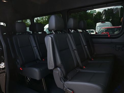 Used 2025 Mercedes-Benz Sprinter 2500 image 22