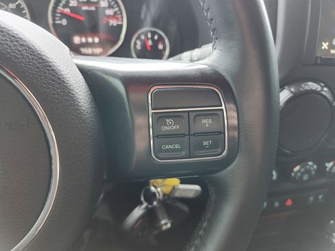 Used 2018 Jeep Wrangler Rubicon AWD/4WD image 28