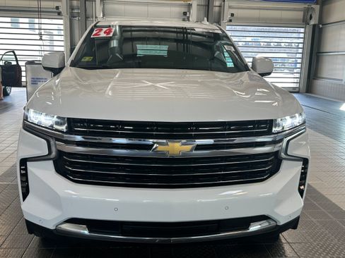 Used 2024 Chevrolet Suburban LT AWD/4WD image 3