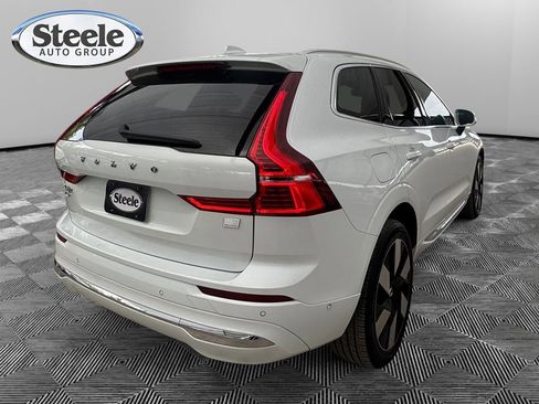 Used 2023 Volvo XC60 T8 Plus image 5