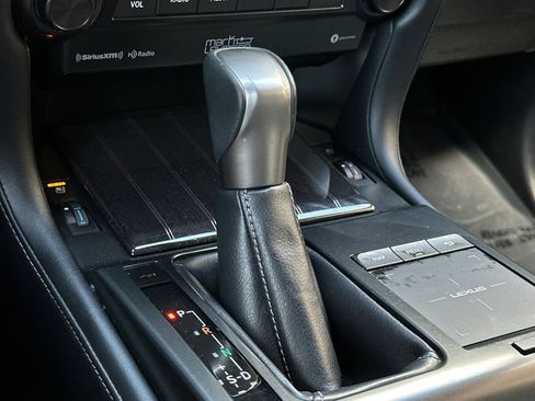 Used 2022 Lexus GX 460 Premium w/ Accessory Package AWD/4WD image 18