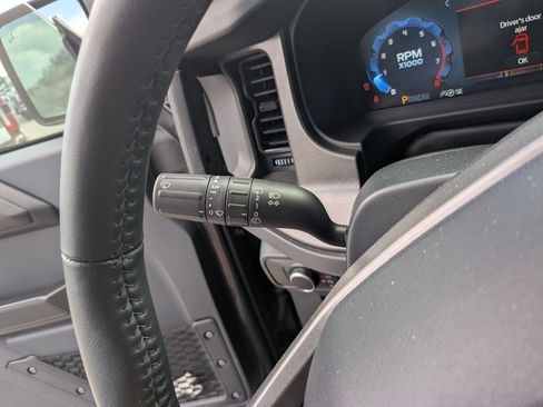 Used 2025 Ford Bronco Badlands image 32