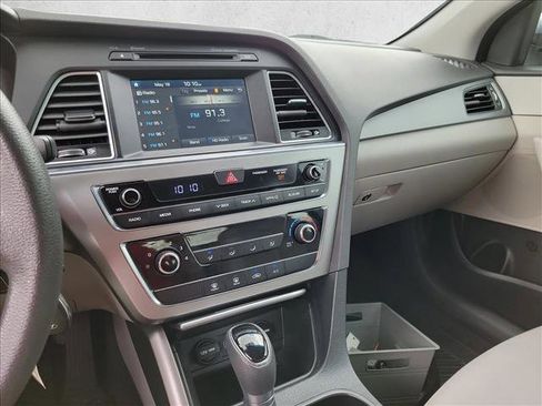 Used 2017 Hyundai Sonata SE FWD image 21