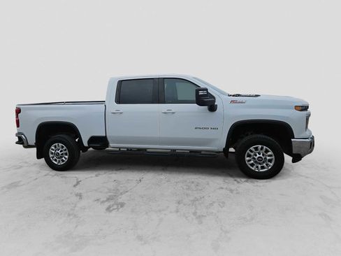 Used 2024 Chevrolet Silverado 2500 LT image 9