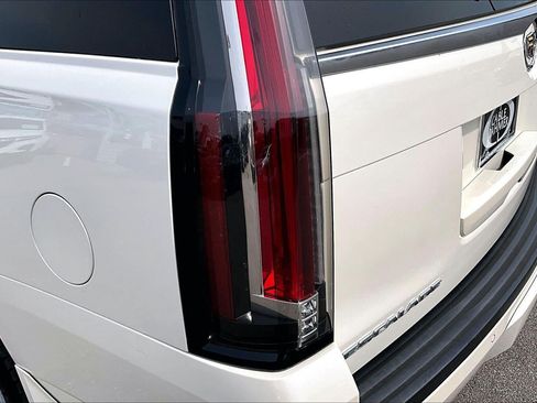 Used 2015 Cadillac Escalade ESV Premium AWD/4WD image 26