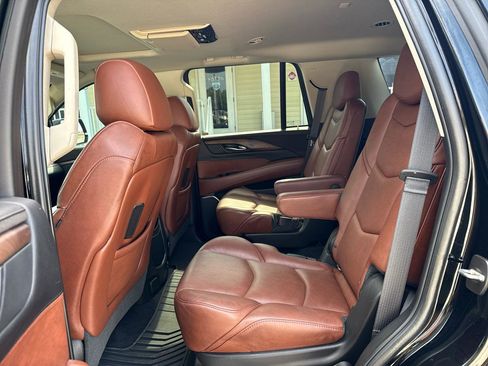 Used 2018 Cadillac Escalade Premium Luxury AWD/4WD image 30