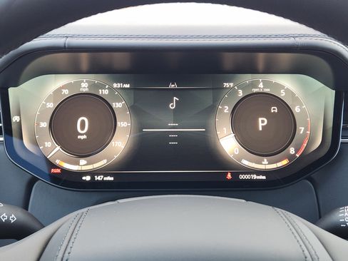 New 2025 Land Rover Range Rover Long Wheelbase SE image 15