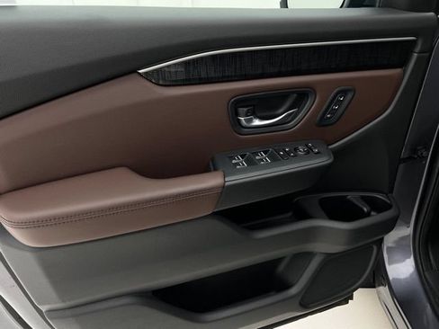 Used 2023 Honda Pilot Elite image 11