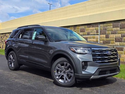 New 2026 Ford Explorer Active image 3
