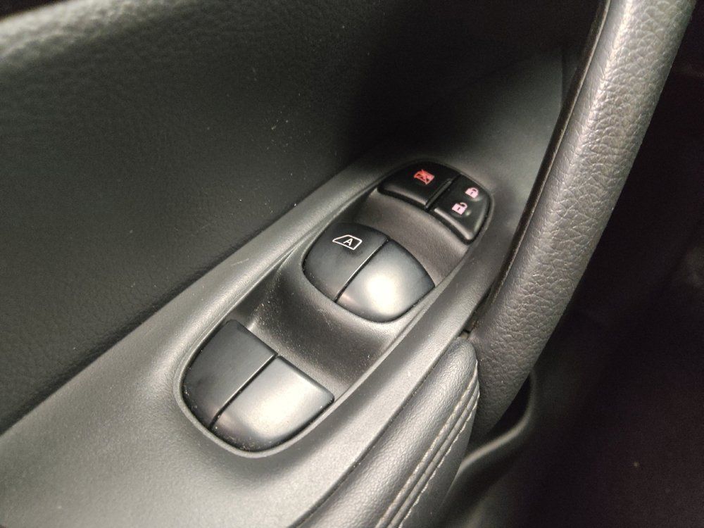 Used 2018 Nissan Rogue S AWD/4WD image 27