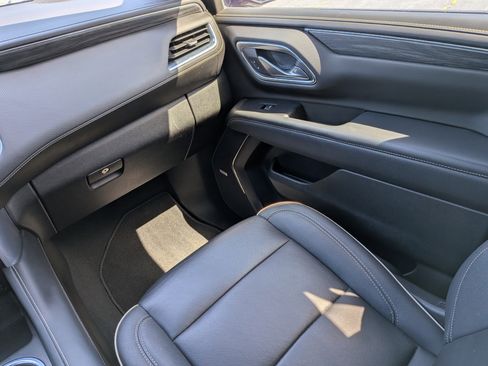 Used 2023 GMC Yukon SLT w/ SLT Premium Package image 15