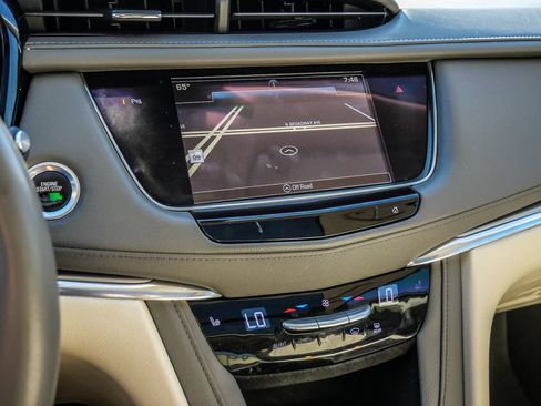 Used 2017 Cadillac XT5 Luxury w/ Driver Awareness Package FWD image 34