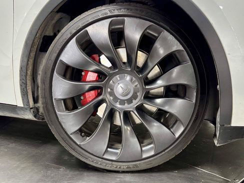 Used 2023 Tesla Model Y Performance AWD/4WD image 11