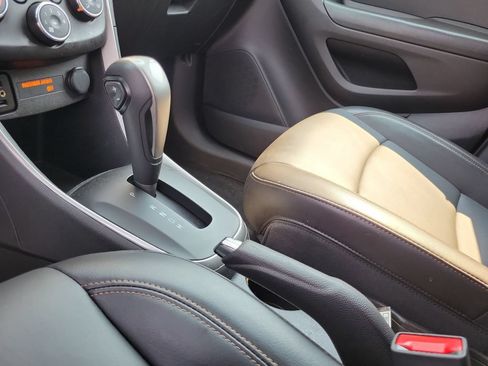 Used 2022 Chevrolet Trax LT w/ Premium Seat Package AWD/4WD image 29