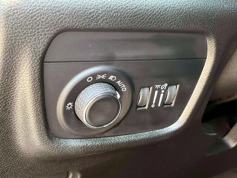 Used 2023 Jeep Grand Cherokee Laredo AWD/4WD image 20