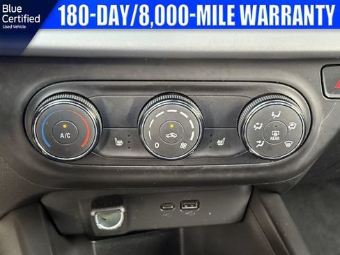 Used 2024 Chevrolet Trax RS FWD image 27