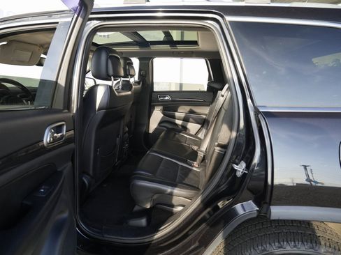 Used 2011 Jeep Grand Cherokee Laredo image 23