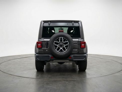 Used 2025 Jeep Wrangler Sahara image 7