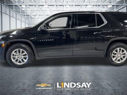 Used 2023 Chevrolet Traverse LS image 6