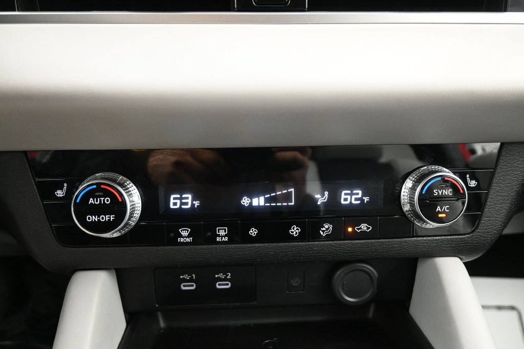 Used 2025 Mitsubishi Outlander SE FWD image 12