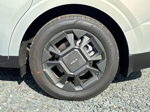 New 2026 Kia Carnival SX image 9