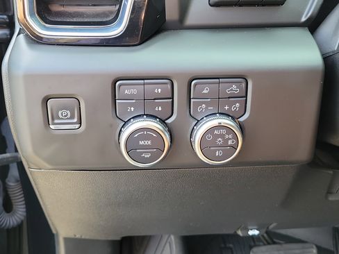 Used 2024 GMC Sierra 2500 Denali Ultimate AWD/4WD image 20