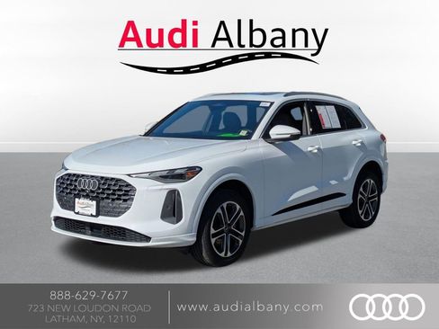 Certified 2025 Audi Q5 Premium w/ Convenience Package image 1