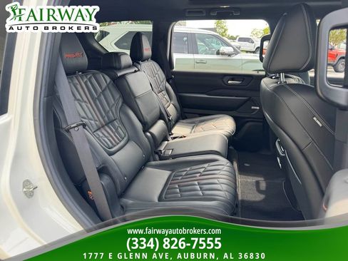 Used 2025 Nissan Armada PRO-4X w/ Pro-4X Premium Package AWD/4WD image 12
