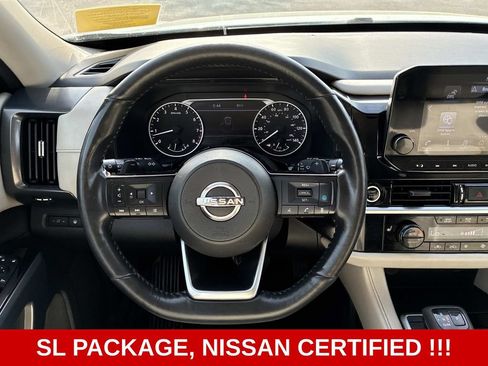 Used 2022 Nissan Pathfinder SL AWD/4WD image 16