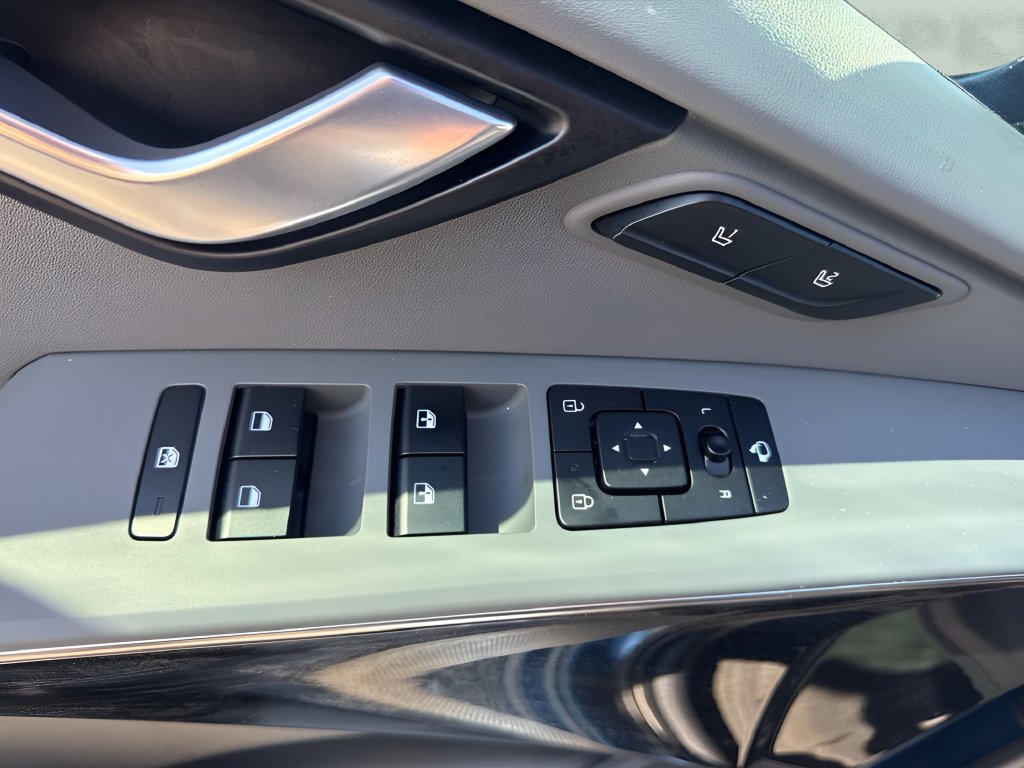 Used 2025 Kia Niro FWD image 24
