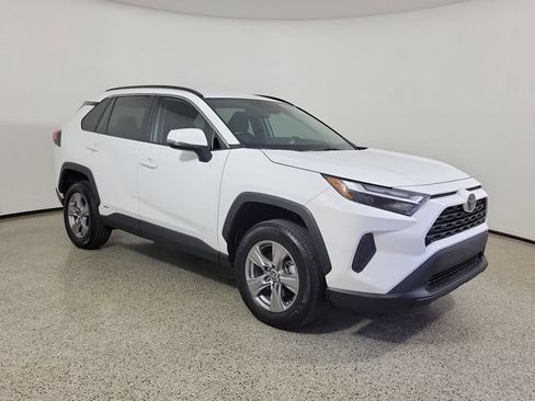 Used 2025 Toyota RAV4 LE AWD/4WD image 4