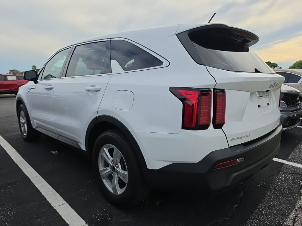 Certified 2023 Kia Sorento LX FWD image 13
