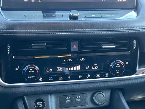 Certified 2025 Nissan Rogue SL w/ SL Premium Package FWD image 20