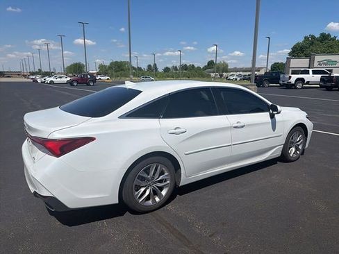 Certified 2022 Toyota Avalon XLE w/ Moonroof Package FWD image 14