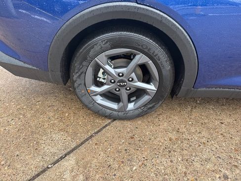 New 2025 Kia K4 LXS image 9