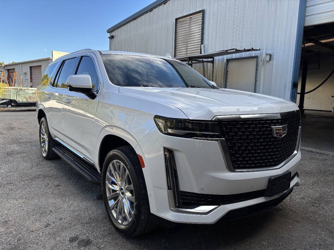 Used 2021 Cadillac Escalade Premium Luxury AWD/4WD image 2