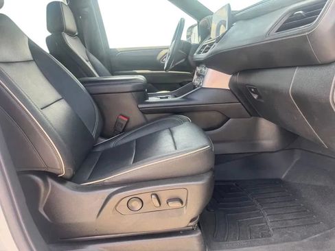Used 2023 GMC Yukon XL SLT AWD/4WD image 14