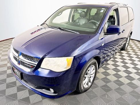 Used 2014 Dodge Grand Caravan SXT FWD image 3