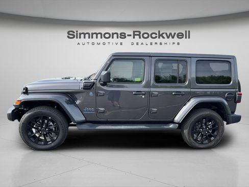 Used 2025 Jeep Wrangler Unlimited Sahara AWD/4WD image 2