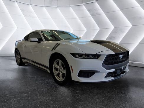 Used 2024 Ford Mustang Coupe RWD image 1