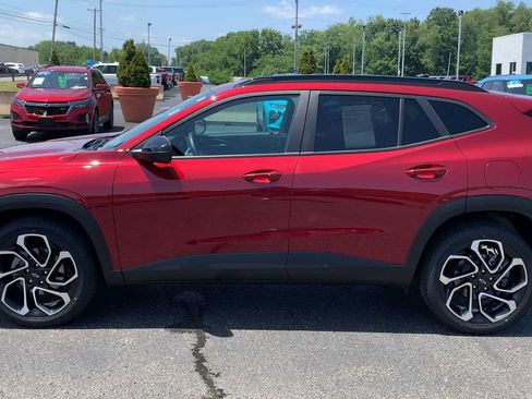 Certified 2024 Chevrolet Trax RS FWD image 5