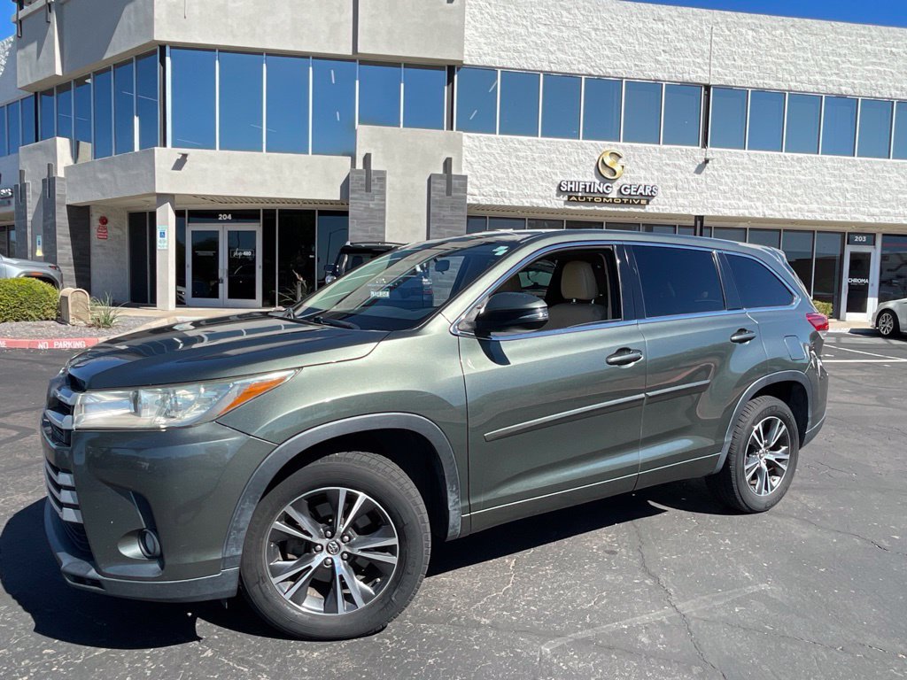 Used 2017 Toyota Highlander Plus FWD image 2