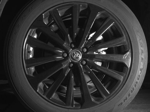 Used 2025 Toyota Highlander XSE AWD/4WD image 14