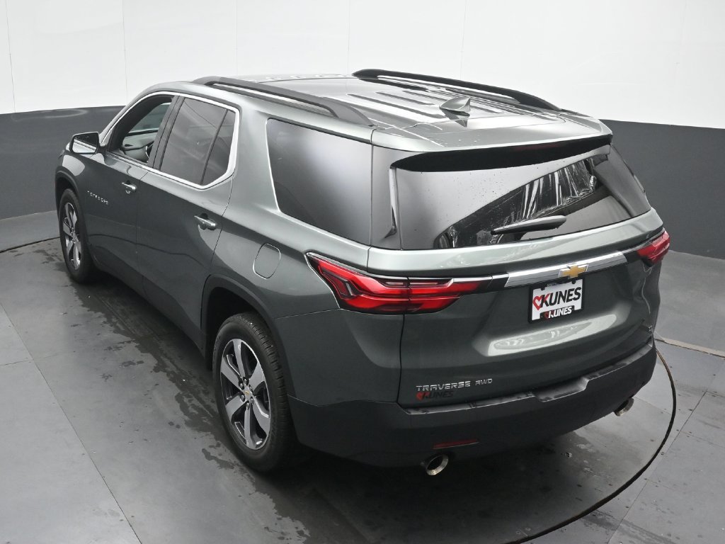 Used 2022 Chevrolet Traverse LT w/ LT Premium Package AWD/4WD image 40