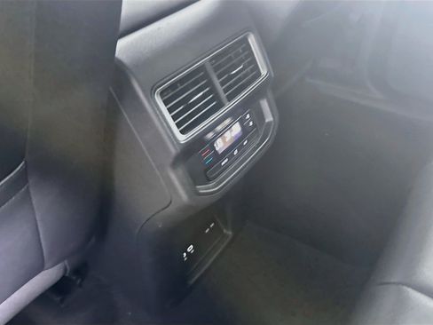 Used 2025 Volkswagen Atlas SE FWD image 27